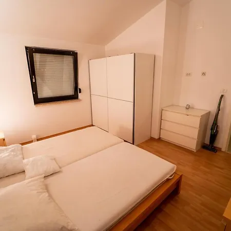 Twins Markovic Apartament Pula