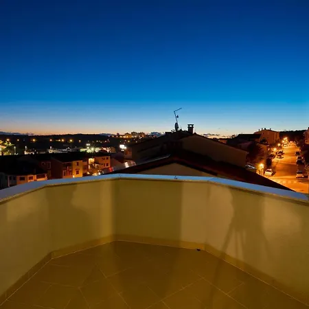 Twins Markovic Apartament Pula