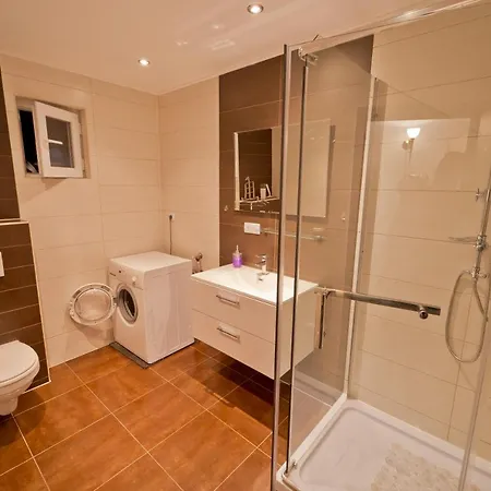 Twins Markovic Apartament Pula