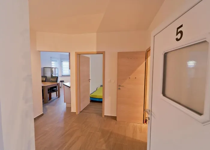 Twins Markovic Apartament Pula