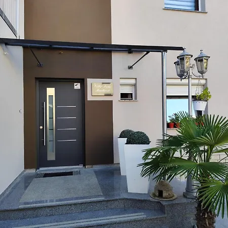 Twins Markovic Apartment Pula