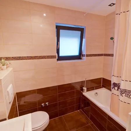 Twins Markovic Apartman Póla