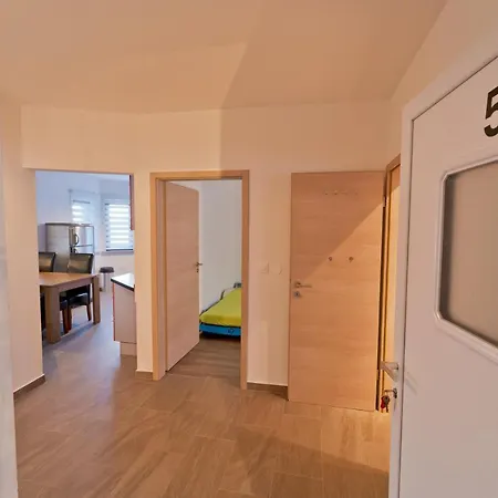 Twins Markovic Apartman Póla