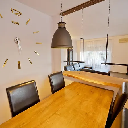 Twins Markovic Póla