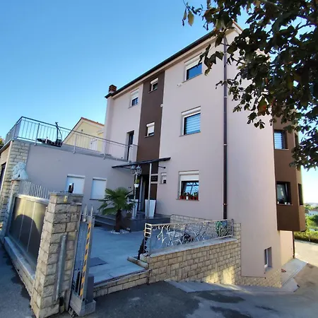 Twins Markovic Apartman Póla